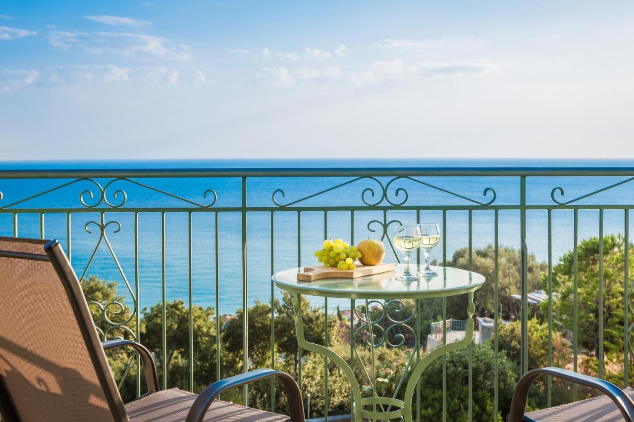 Eagle'S Nest Apartment Lourdata  Bagian luar foto