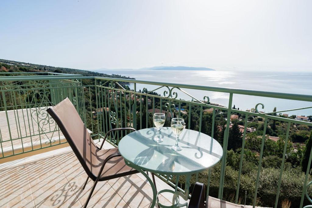 Eagle'S Nest Apartment Lourdata  Bagian luar foto