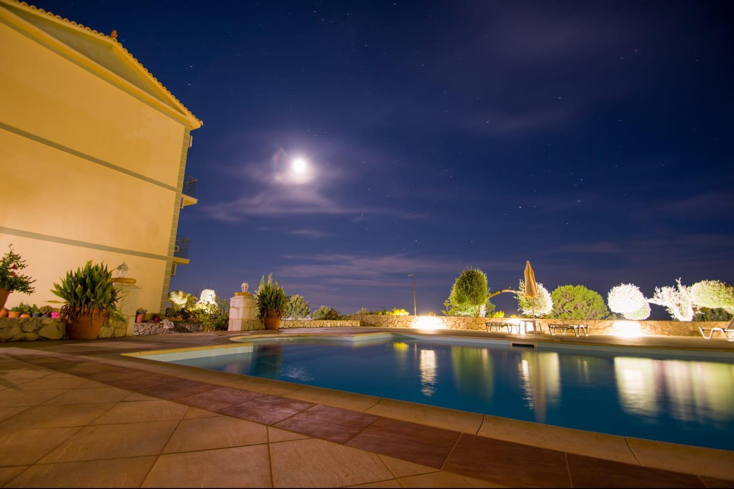 Eagle'S Nest Apartment Lourdata  Bagian luar foto